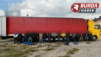 Sivas'ta Tırın Dorsesinde 18 Göçmen Yakalandı Şoförler Tutuklandı