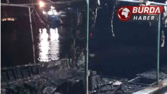 Antalya'da Yıldırım Düşmesi Sonucu 3 Tekne Kül Oldu