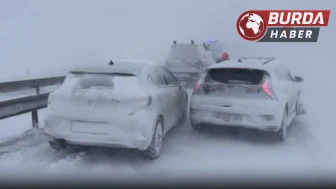 Sivas-Kayseri Yolunda Yoğun Kar ve Buzlanma Sonucu Zincirleme Kaza