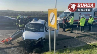 Çorlu'da Beton Bloğa Çarpan Otomobilin Feci Kazası: 1 Çocuk 5 Yaralı