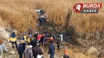 Van'da Takla Atan Araç Yol Kenarındaki Bataklığa Uçtu: 5 Yaralı