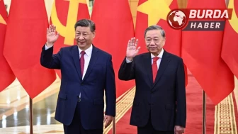 Çin Devlet Başkanı Xi Jinping, Vietnam’da resmi törenle karşılandı.