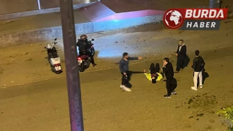 İşe gitmek için babasıyla servis bekleyen genç kadına bıçaklı saldırı!