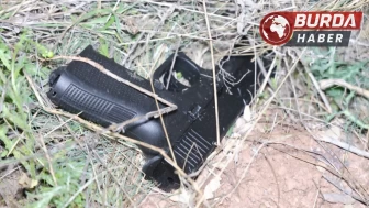 Aksaray’da devriye atan polis ekipleri çalılar arasında tabanca buldu.