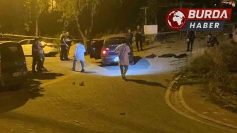 Uzun namlulu silahla tekel bayisi kurşunlayıp polisten kaçtılar.