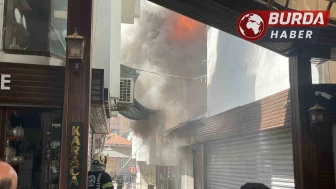 Tarihi çarşıda çıkan yangında zaman karşı mücadele ediliyor.