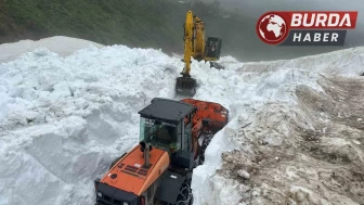 Rize’nin yüksek kesimlerinde karla mücadele çalışmaları sürüyor.