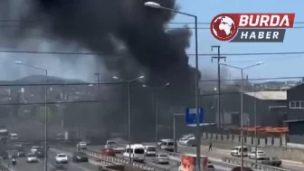 Gebze'de döküm fabrikasında yangın: Gökyüzü siyah dumanla kaplandı
