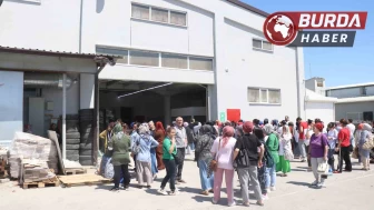 Depremden sonra fabrika tavanının çökmesi sonucu 3 kişi yaralandı.