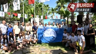 Antalya Muratpaşa’nın mavi bayrakları plajlara çekildi.