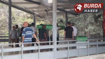 Anne ve kızı yan yana, baba ayrı noktaya defnedildi.