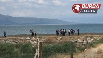 Serinlemek için suya giren 6 yaşındaki çocuk İznik Gölü’nde kayboldu.