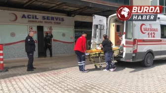 Bursa’da çocuk 3’üncü kattan düşerek ağır yaralandı.