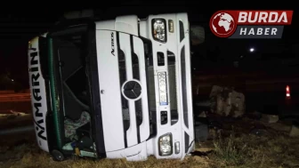 Afyonkarahisar’da  seyir halindeki 2 tır birbiriyle çarpıştı.