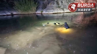 Emet Çayına düşen kızını kurtarmak isterken kendisi boğuldu.