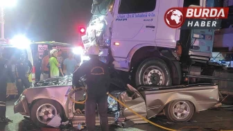 Tayland’da tır kırmızı ışıkta bekleyen araçları biçti: 1 ölü