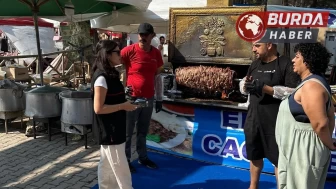 Ulubey festivalinde 300 kilo sahte sucuk yakalandı.