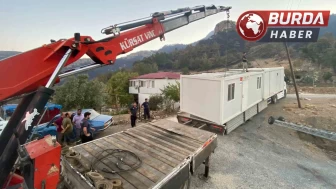 Orman yangınında evleri yananlar için konteynerler yerleştiriliyor.