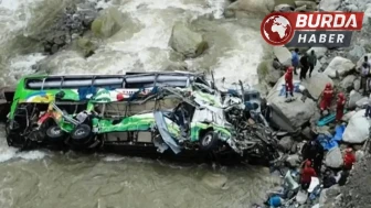 Nijerya’da düğün konvoyundaki otobüs dereye düştü: 19 kişi öldü