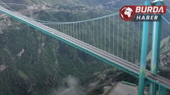 Guizhou'da inşa edilen dünyanın en yüksek köprüsü trafiğe açıldı.