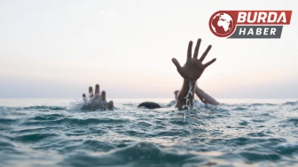 Denize düşen arkadaşını kurtarmak isteyen kişi hayatını kaybetti.