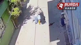Bursa’da 3 kadın, kucağında çocuğu olan anneyi tekme tokat dövdü.