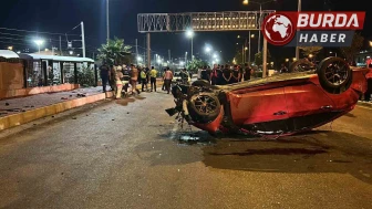 Otomobil, kaldırımda yürüyen yayalara çarptı: 3 kişi öldü