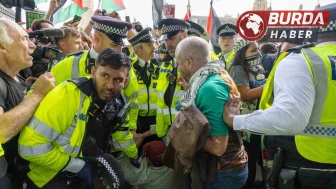 Londra’da düzenlenen Filistin gösterisinde 890 kişi gözaltına alındı.