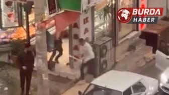 İzmir'de Trafik Tartışması: Sürücü Döner Bıçağıyla Kovaladı