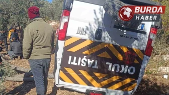 Hatay'da Servis Aracı Zeytinliğe Uçtu: 4 Öğrenci ve Şoför Yaralandı