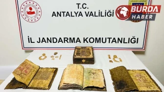 Antalya'da Durdurulan Araçtan 3 Tarihi Kitap ve 18 Tarihi Eser Çıktı
