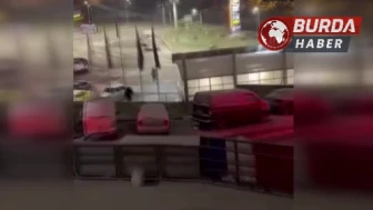 Esenyurt'ta Tartışma Yaşadıkları Adamı Bulamayınca Aracına Saldırdılar