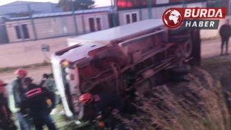 Serik'te Şarampole Devrilen Kamyonetin Sürücüsü Ağır Yaralandı