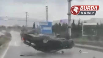 Kocaeli'de Yağışlı Havada Makas Atan Otomobil Takla Attı