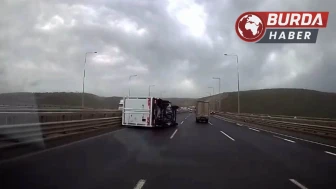 Kocaeli'de Fırtına Sebebiyle Otoyolda Kamyonet Devrildi