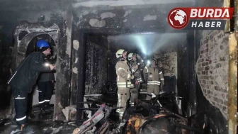 Kadıköy'de 4 Katlı Binada Çıkan Yangında 1'i Ağır 8 Kişi Yaralandı