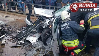 Ordu'da İki Otomobil Kafa Kafaya Çarpıştı 3'ü Ağır 5 Kişi Yaralandı