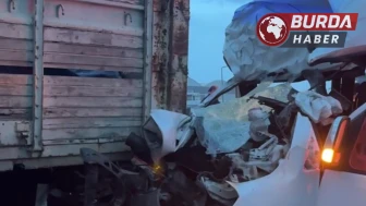 TEM Otoyolu'nda Servis Minibüsü ile Kamyon Çarpıştı: 7 Yaralı