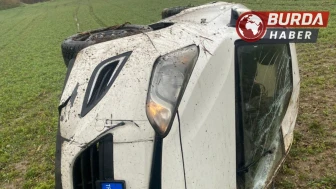 Kırklareli'de Yağışlı Havada Otomobil Tarlaya Savruldu
