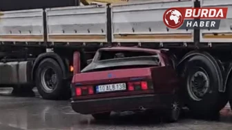 Akaryakıt İstasyonu Çıkışında Tıra Çarpan Otomobil Hurdaya Döndü