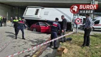 Bartın’da kaza: Öğrencileri taşıyan otobüs otomobilin üzerine devrildi