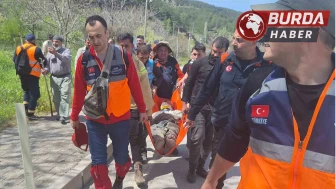 Kaybolan yaşlı adam 2 gün sonra dağda uyurken bulundu