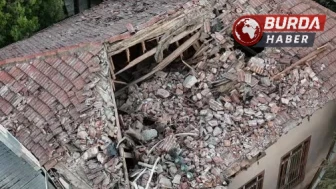 Eskişehir'de yıldırımın düştüğü minare yıkıldı