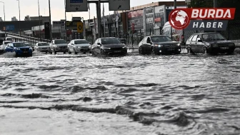 Sağanak Ankara'da yolları göle çevirdi
