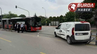 Yasak dönüş kazayı getirdi: 13 yaralı