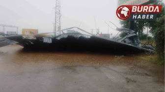 Aydın’da sağanak ve fırtına etkili oldu: Çatılar uçtu