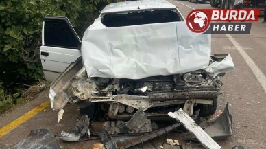 Gördes'te meydana gelen kazada 2 araç çarpıştı: 4 kişi yaralandı.