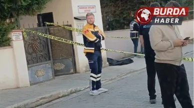 Yalova’da bir şahıs eşini sokak ortasında öldürdü.