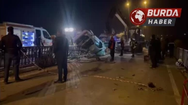 Afyonkarahisar’da Köprü Demirlerine Çarpan Araçta 1 Ölü ve 3 Yaralı