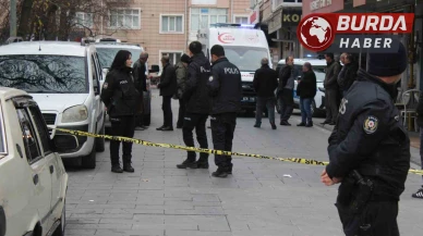 Akli Dengesi Bozulan Şahıs Yoldan Geçenlere Bıçakla Saldırdı, 3 Yaralı